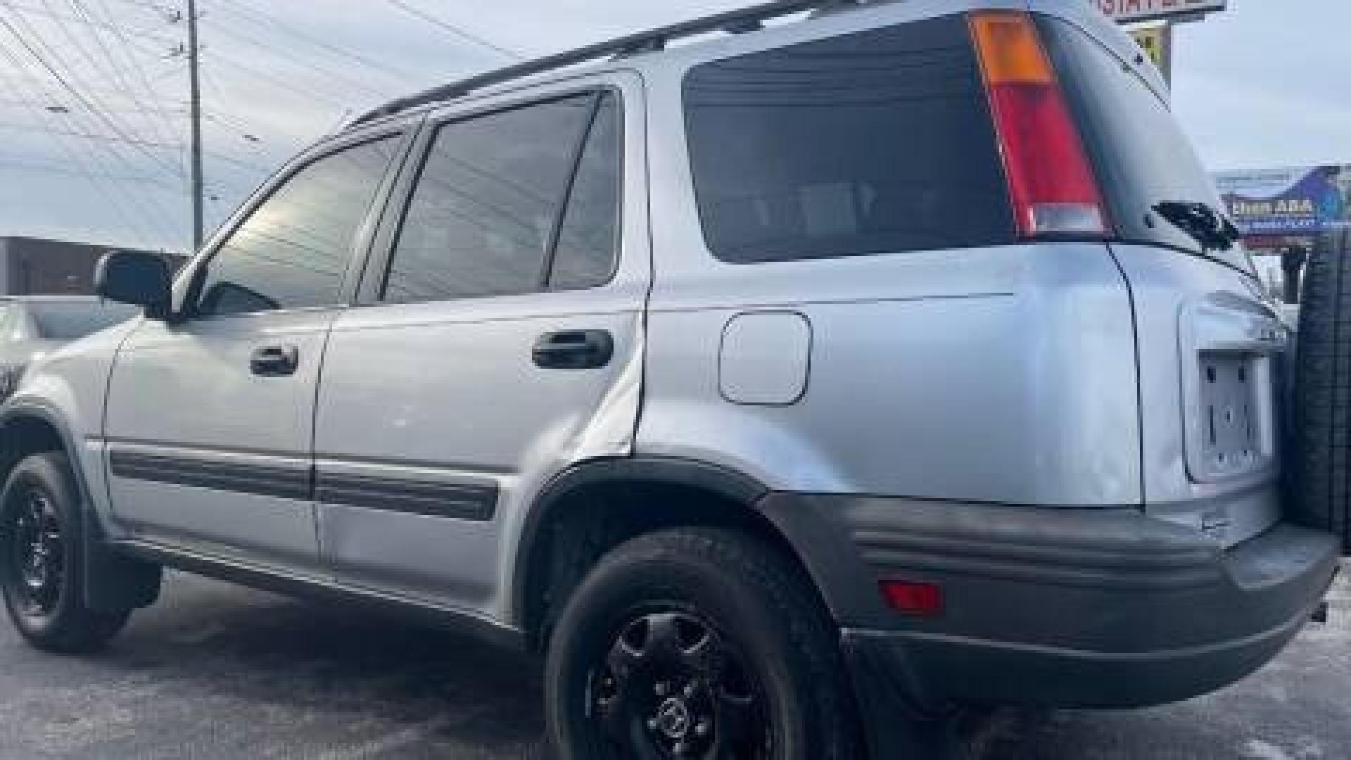 2001 Silver Honda CR-V LX 2WD (JHLRD28411S) with an 2.0L L4 DOHC 16V engine, 4-Speed Automatic Overdrive transmission, located at 2710A Westlane Rd., Indianapolis, IN, 46268, (317) 291-2000, 39.885670, -86.208160 - Photo#1